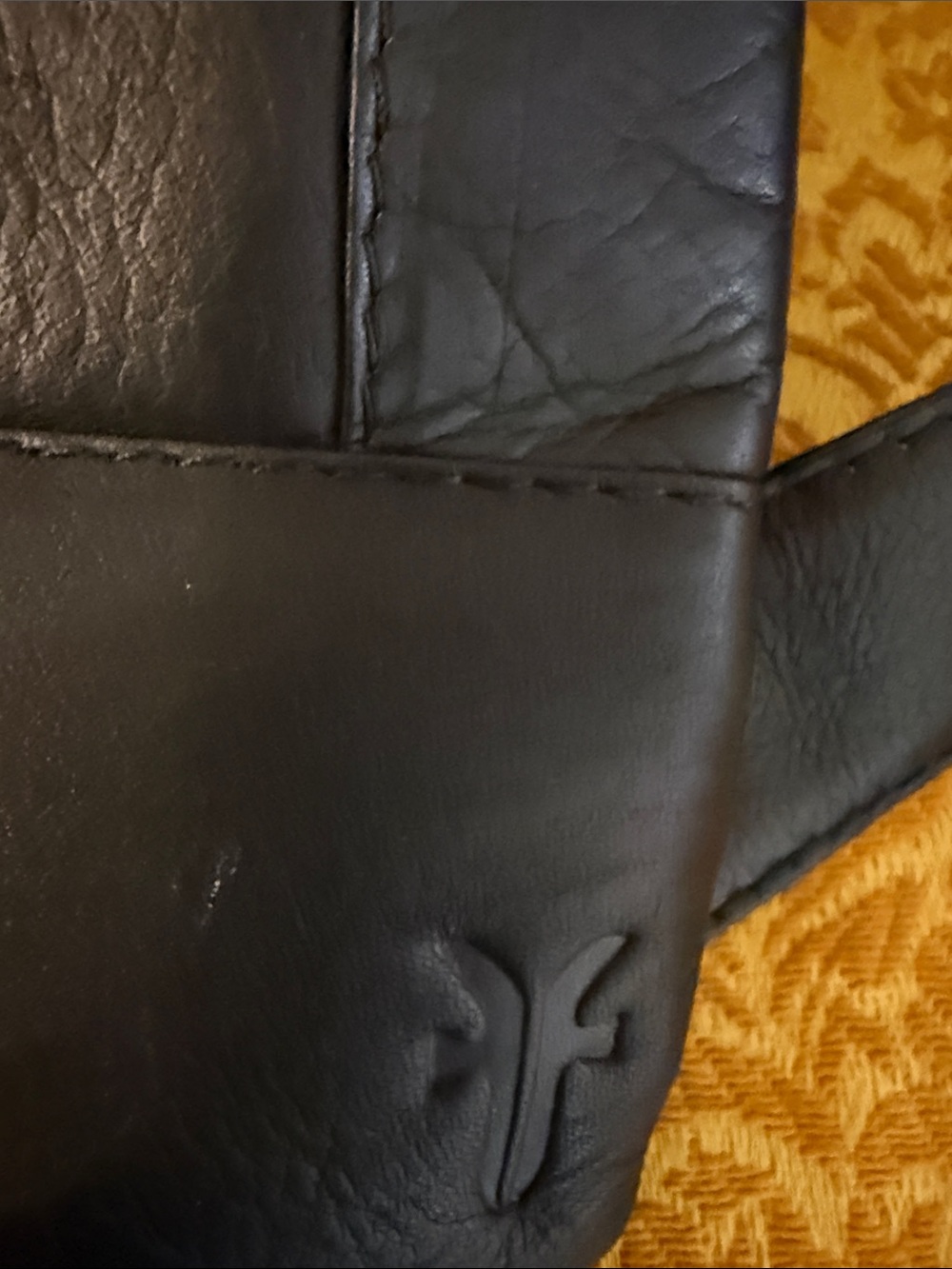Classic Black Leather Crossbody Bag - Sleek Everyday Carry - Picture 5 of 12